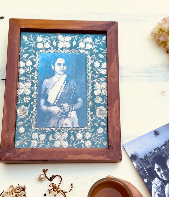 Handcrafted Aari Zardozi Photo Frame Green