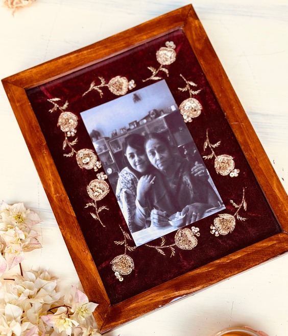 Handcrafted Aari Zardozi Photo Frame (Maroon)