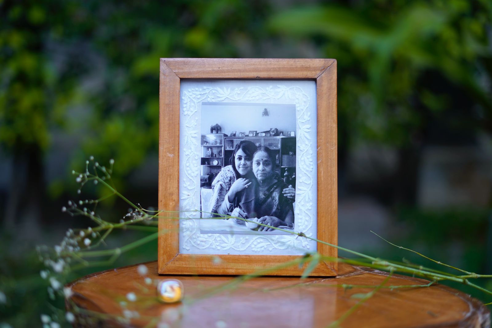Aari Zardozi Photo Frame Handcrafted Maroon Lucknow Indian Art