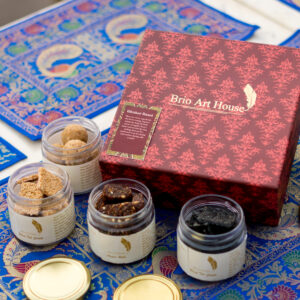 Brio Art House Ritukar Rasoi winter snack hamper containing 200g Gond Ladoo