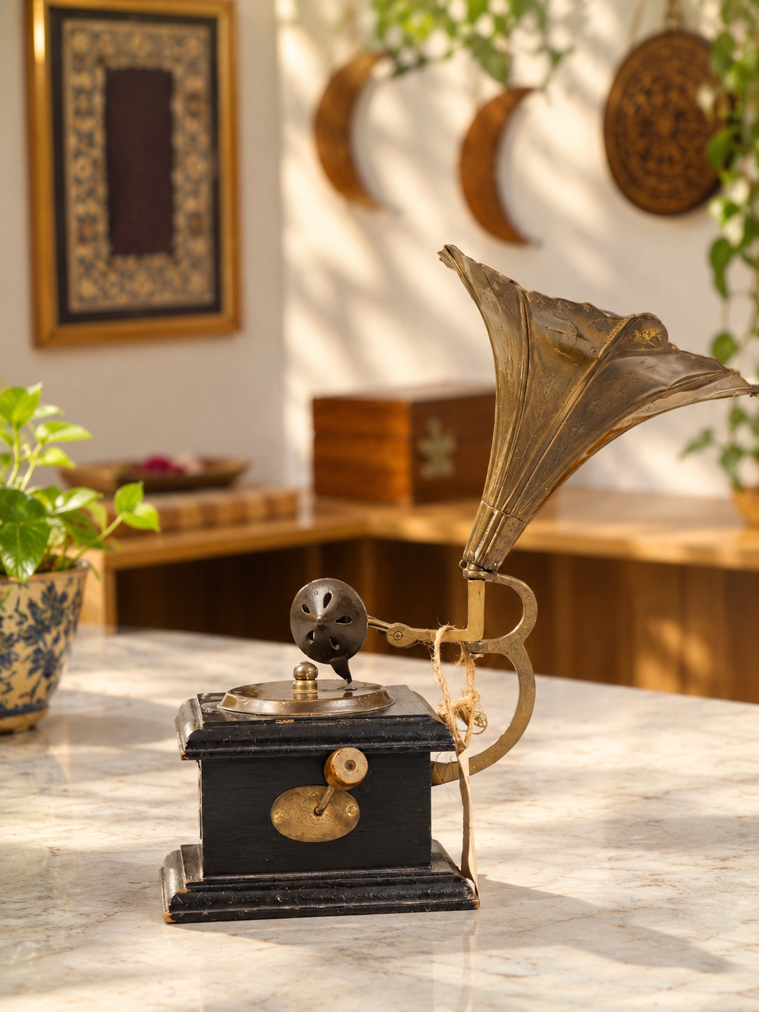 Handmade Gramophone by Brio Art House.